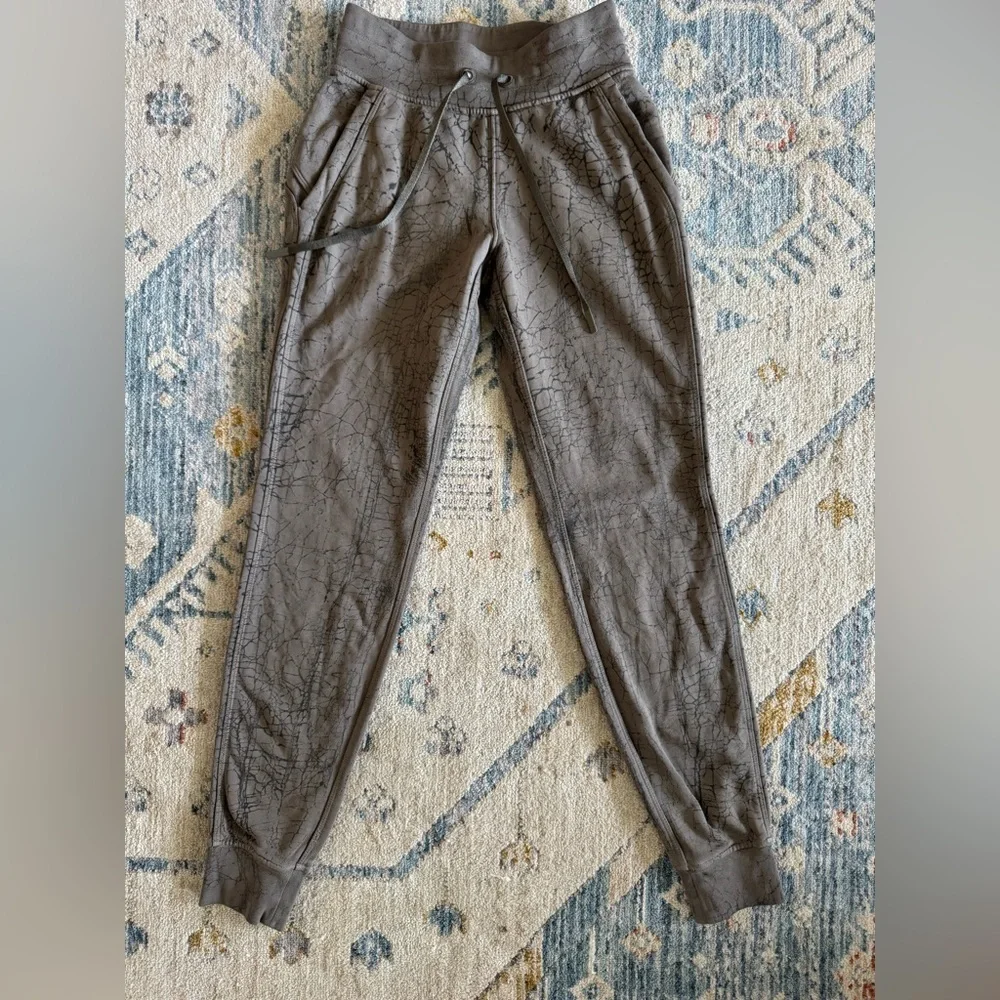 Lululemon Warm Down Jogger *7/8 Length Pants Size 2 - Picture 2 of 10